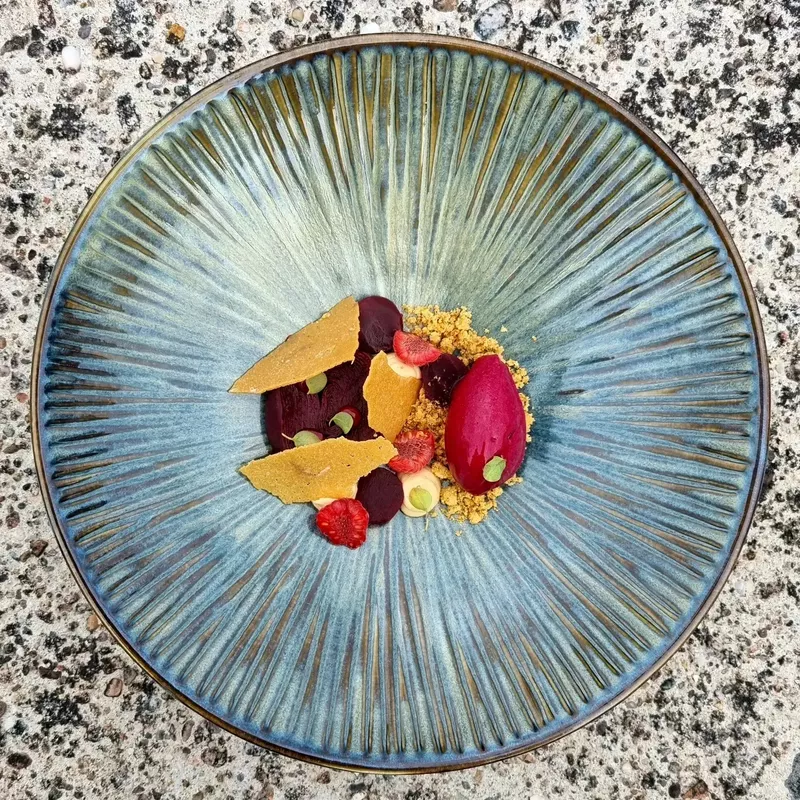 Plat gastronomique du restaurant La Cours des Sens à Ceintrey